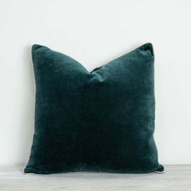 Unari Velvet Cushion - Pine