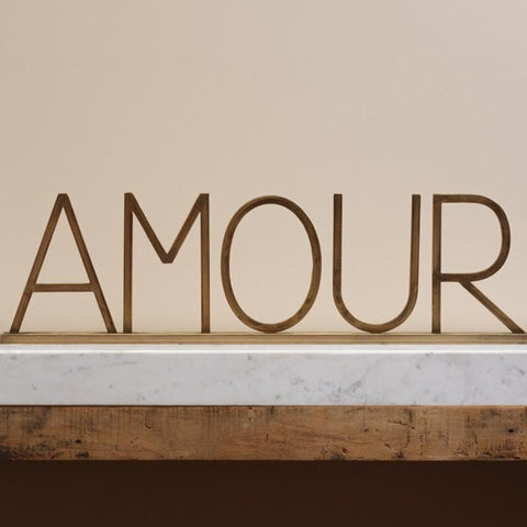 AMOUR Letters On Stand